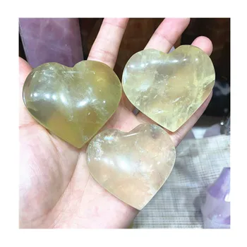 Полированные желтые кристаллы в форме сердца Целебные камни для продажи