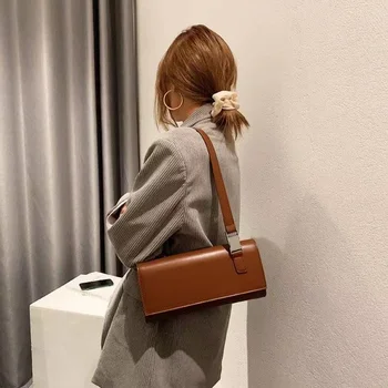 2023 Роскошные женские сумки через плечо PU Кожа Дизайнерская сумка Женский кошелек Мода Повседневная однотонная сумка с клапаном подмышек