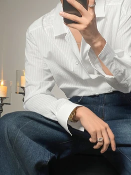Мужские рубашки Премиум Чувство простоты Вертикальные полосы Двубортная весна Новая корейская мода Универсальная мужская рубашка Блузка